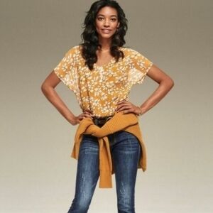 CABI Thrive Style #3598 Yellow floral Short sleeve Blouse Top Women's Xsmall